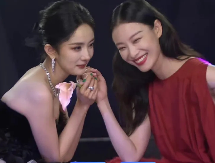 张艺谋新电影发官宣，杨幂被指抢了倪妮的角色，85后的花旦们资源争夺战越来越激烈插图