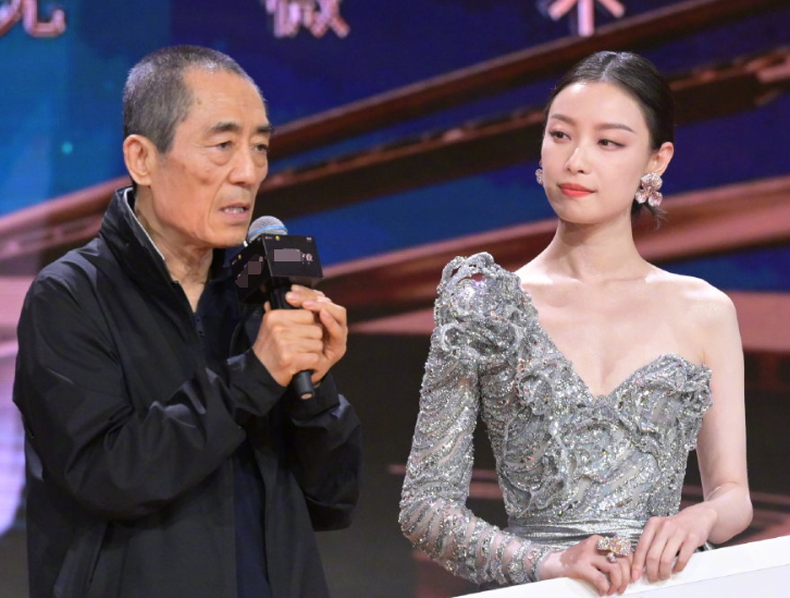 张艺谋新电影发官宣，杨幂被指抢了倪妮的角色，85后的花旦们资源争夺战越来越激烈插图1