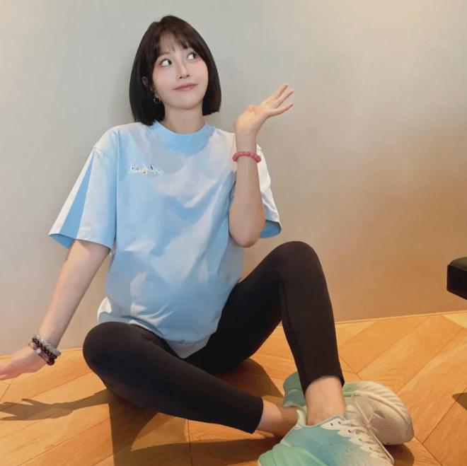 包文婧挺着大肚子出门被拍，二胎名字叫面条子也太逗了吧！插图