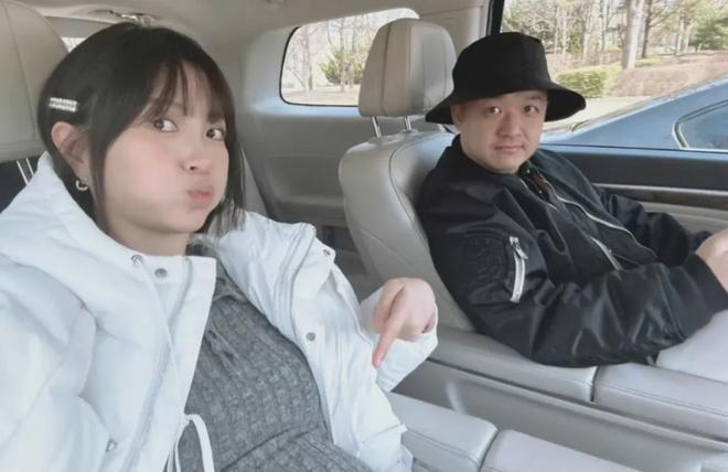 包文婧挺着大肚子出门被拍，二胎名字叫面条子也太逗了吧！插图2