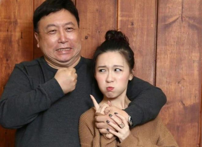 老爸惹的祸，王晶女儿被网暴，她回应说别把这些破事放心上插图1