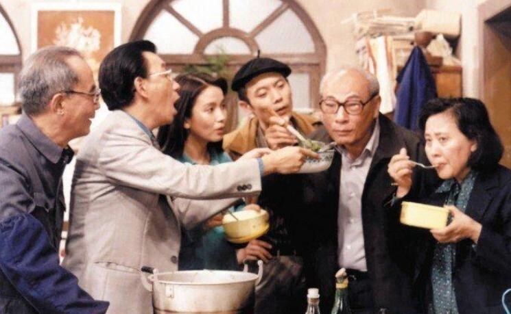 《编辑部的故事》里的牛大姐走了，灵堂就在家里，儿子深情回忆妈妈的恩情插图