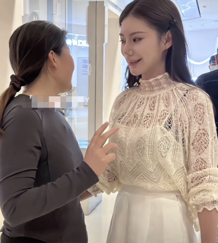 汪小菲带着孩子在北京露面！女儿像大S一样文静，儿子活力满满插图1