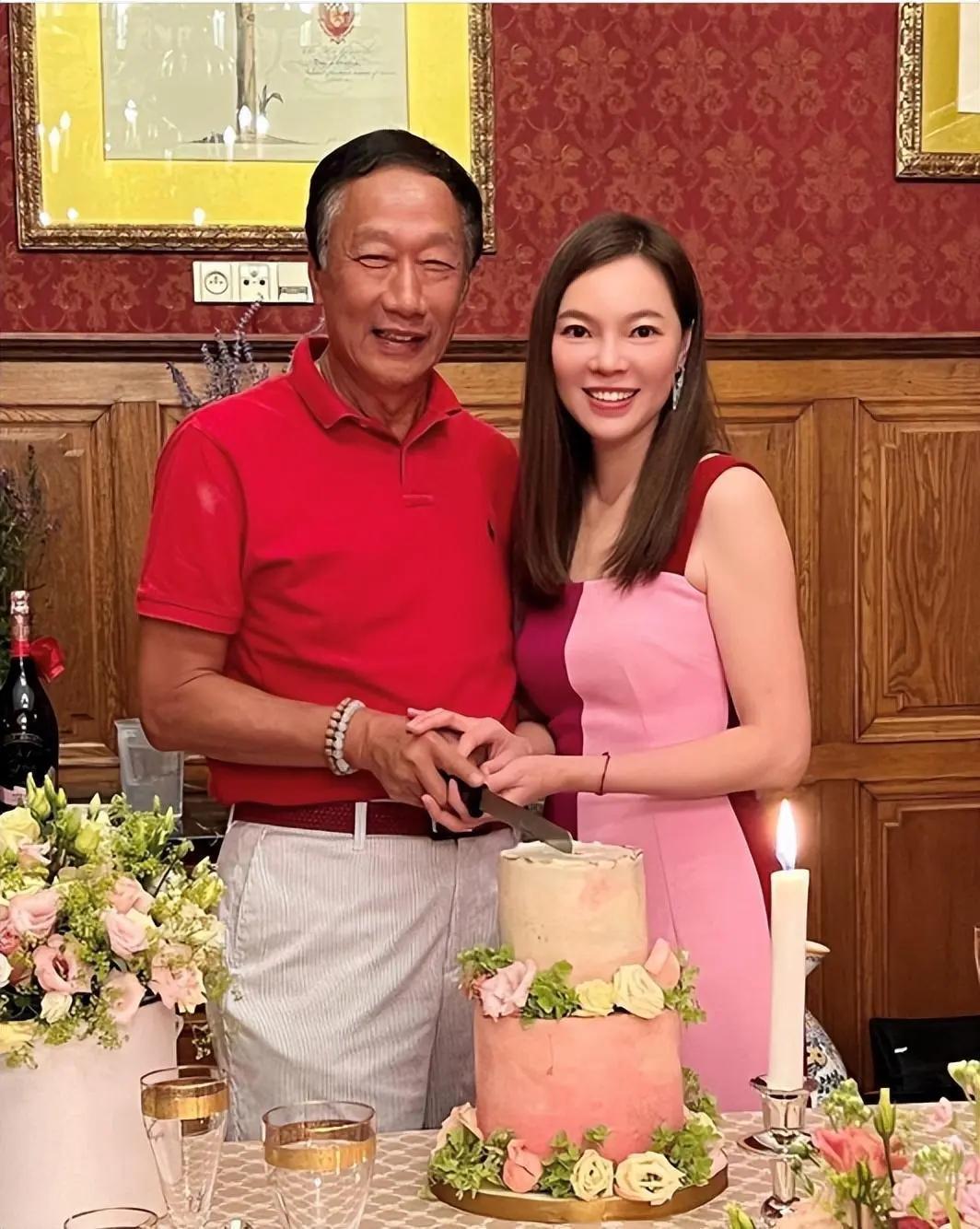 50岁百亿阔太混迹名媛圈，皮肤嫩得像少女，给74岁老公生了仨娃插图