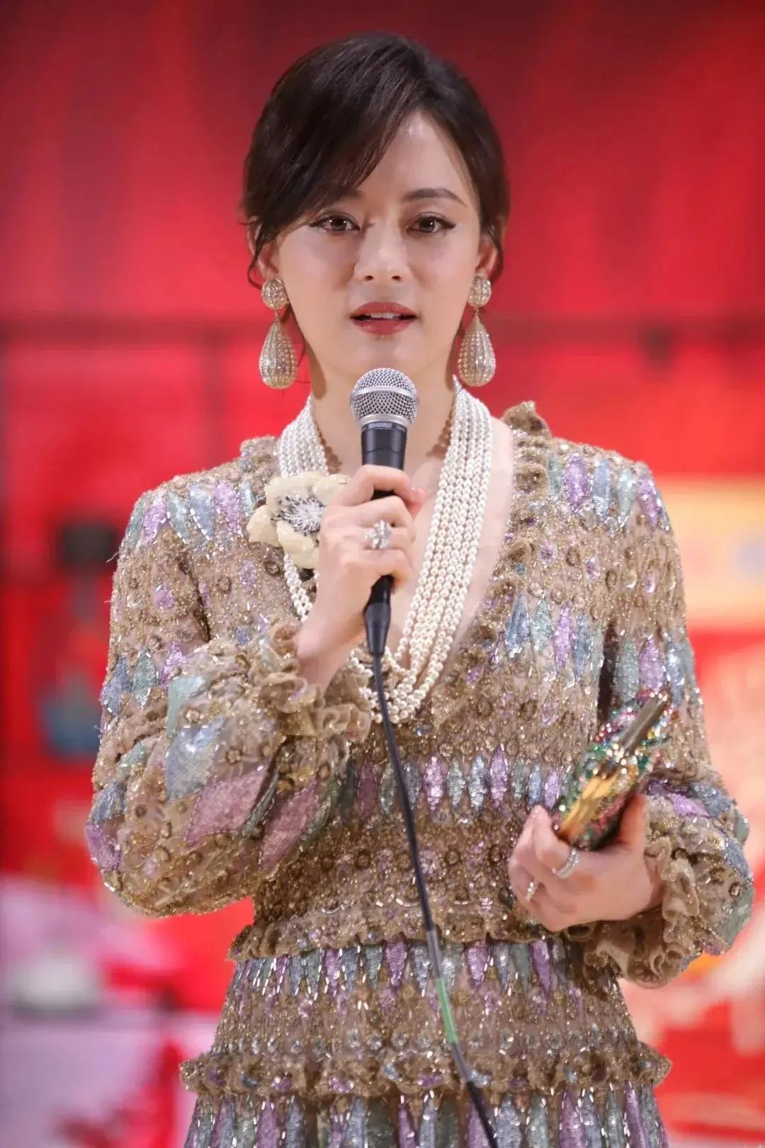 看完42岁孙俪的近照，才明白中老年女星的尴尬在哪插图