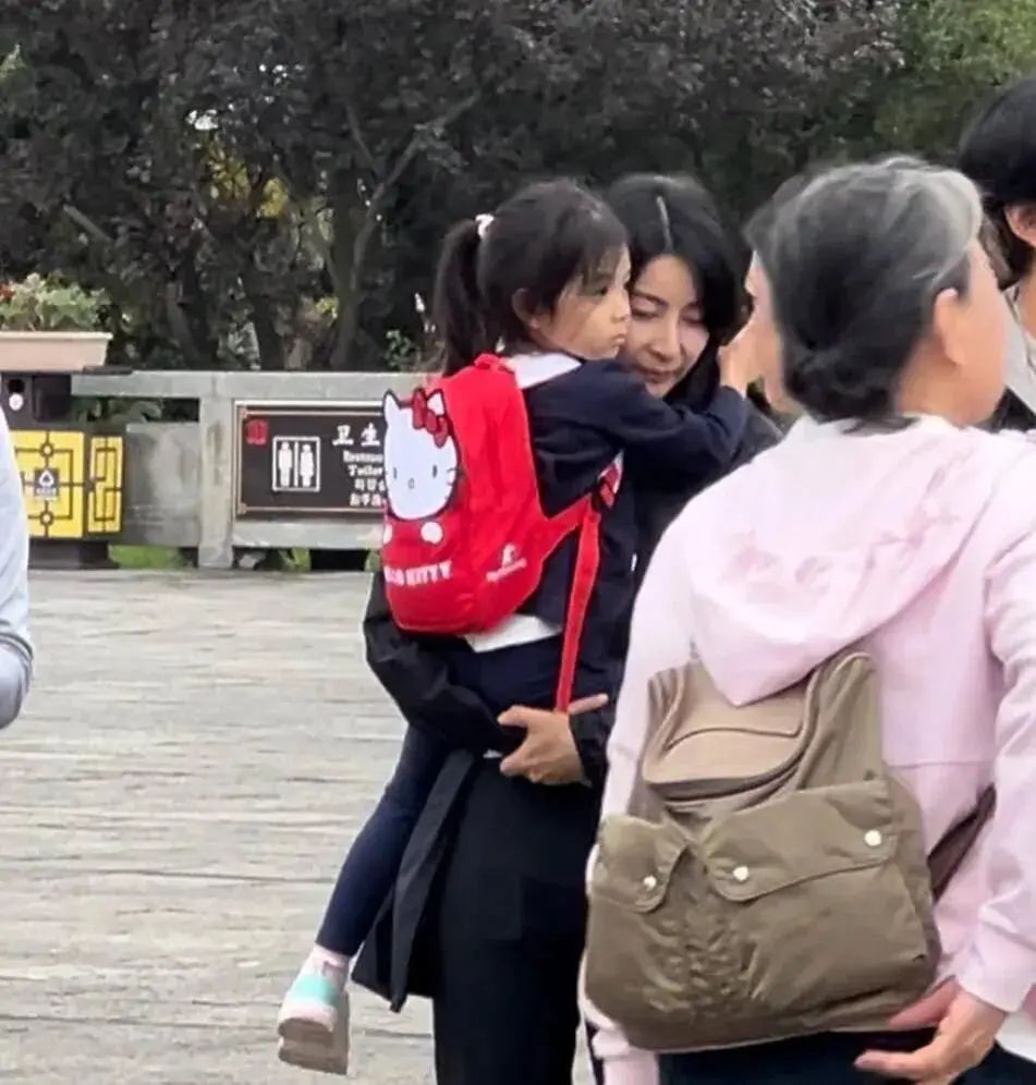 68岁范玉梅聊家常：女儿是郭晶晶，帮霍家带大仨孩子插图1