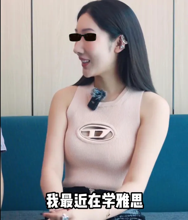 都美竹社交账号俩月没更新，网友急了，传吴亦凡再摊上事儿了插图1
