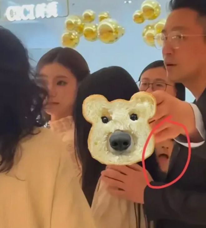 汪小菲女儿的奢华生活被曝光，网友炸了：这到底是养公主还是在炫富？插图