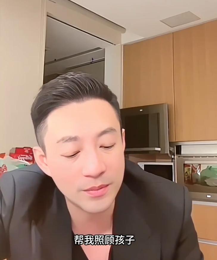 小玥儿和继母剪了同款发型逛街，俩人看起来像姐妹，马筱梅被路人夸赞插图2
