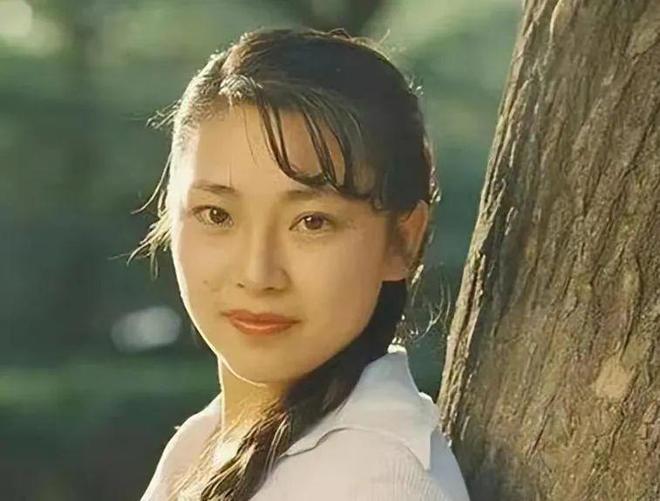 李连杰娶利智，港媒辣评：千斤情义，不如四两胸脯！插图