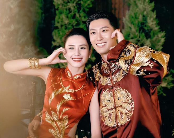 何超莲晒全家庆生照，窦骁准时送祝福，婚变传闻不攻自破？插图